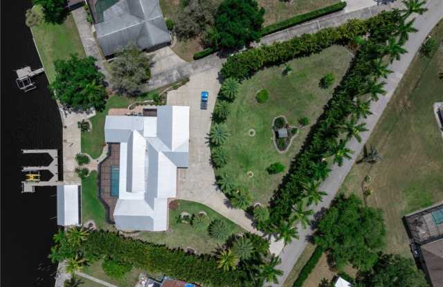 14562 Riverside Drive photos photos