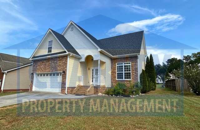 Three bedroom home w/ 2 car garage! Gallery 1