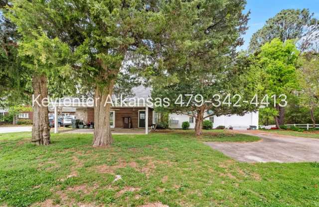 Charming 2 Bedroom Cottage-Style Home with Spacious Yard photos photos Charming 2 Bedroom Cottage-Style Home with Spacious Yard photos photos