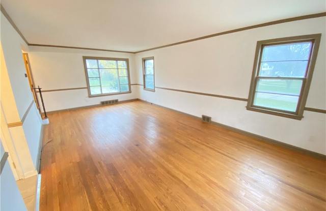 4015 Ellison Gallery 2