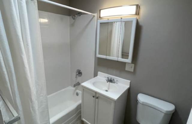 3 North Dryden Place - 3-2D - 3 North Dryden Place, Arlington Heights, IL 60004