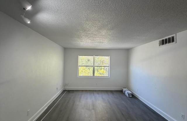 612 George W Engram Boulevard unit: 3 Gallery 4