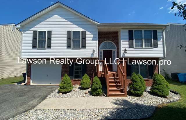 Three Bedroom Split Level with Garage and Fenced Yard Gallery 1