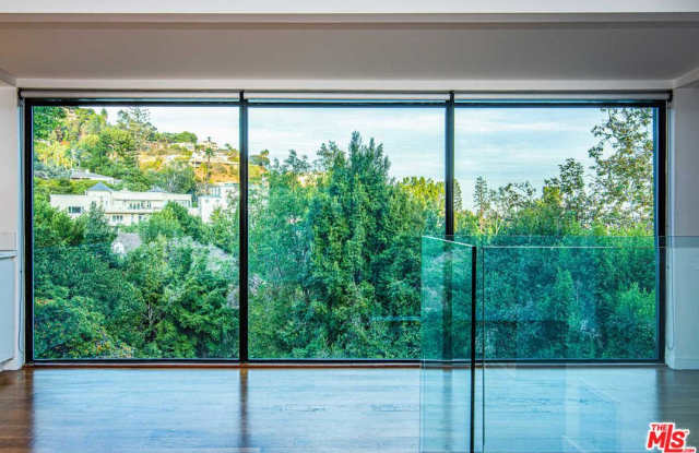8714 ST IVES Drive Gallery 3
