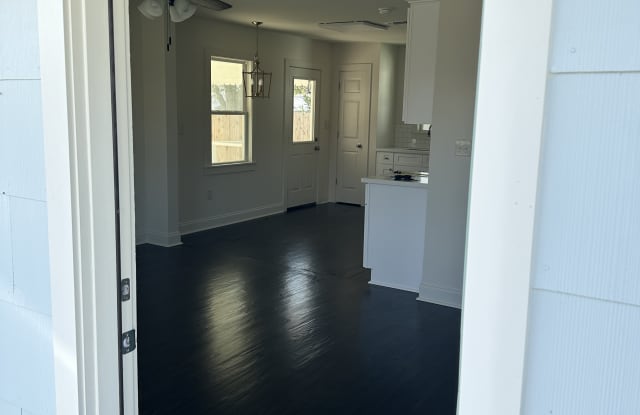 712 Mcculla St Gallery 2