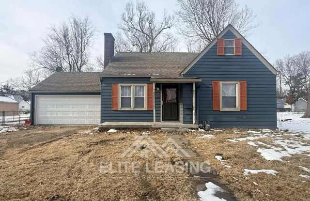 Charming 3-Bedroom Home with Garage - 1119 Northeast Michigan Avenue, Topeka, KS 66616