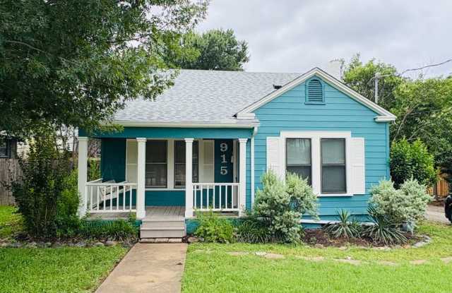 Charming 3 Bed | 2 Bath Home Near UT & Downtown Austin – Classic Character Meets Prime Location! photos photos
