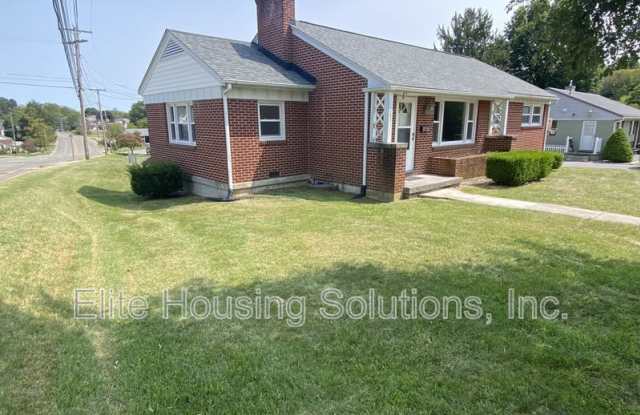 890 N 10th St. photos photos