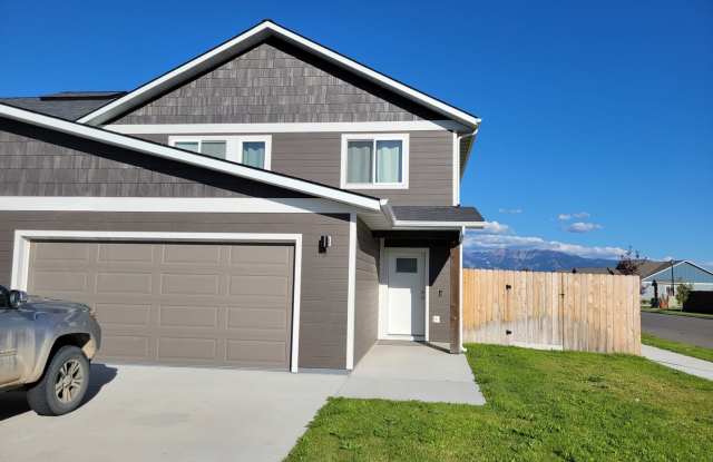 3 Bed 2.5 Bath with double attached garage in Belgrade photos photos