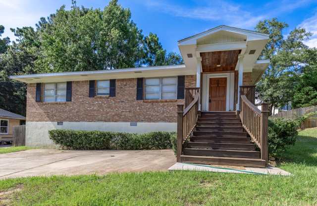 Charming 2BR/1.5BA Home on a Spacious Lot in Daphne photos photos