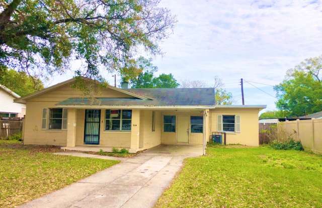 HUGE Lakeland 3BR/1BA w/Carport in Nice Residential Neighborhood! photos photos