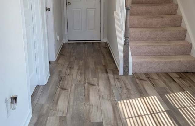 Williamsburg 4 Bed, 3.5Ba Townhome Gallery 4