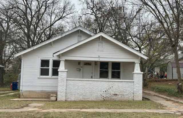 3 Bedroom and 2 Bathroom Home in Shawnee - 18 East Burns Street, Shawnee, OK 74801