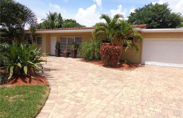 2765 NE 23rd Ave photos photos