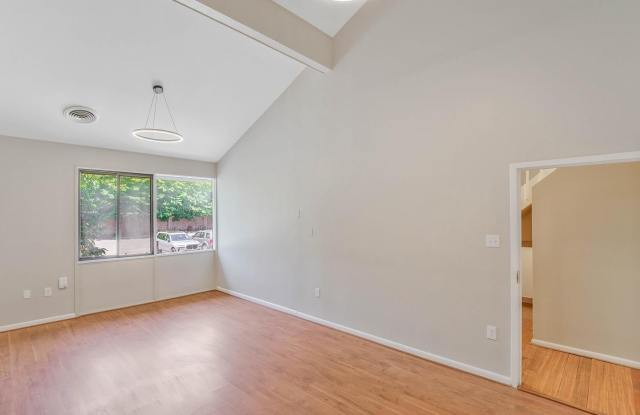 311 MAPLE AVE W #C Gallery 4