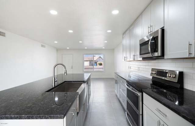 1771 E GRANDVIEW Road Gallery 4