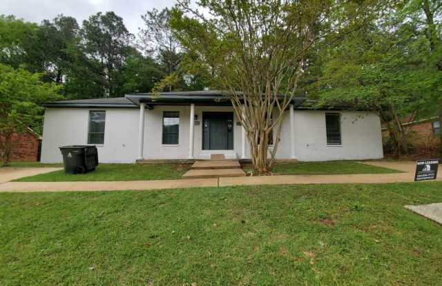 Modern Comfort and Easy Living! Gallery 1