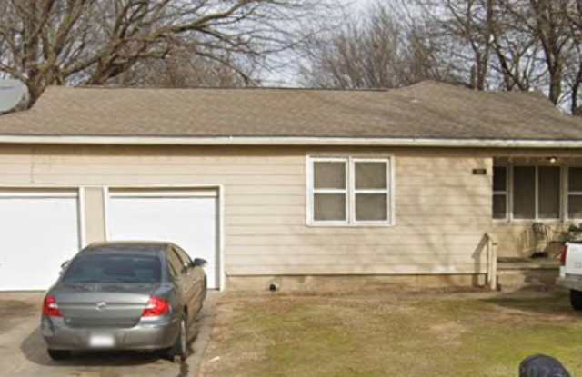 Spacious 4-bedroom, 1.5-bathroom house... SECTION 8 Welcome - 119 West 49th Street North, Tulsa, OK 74126
