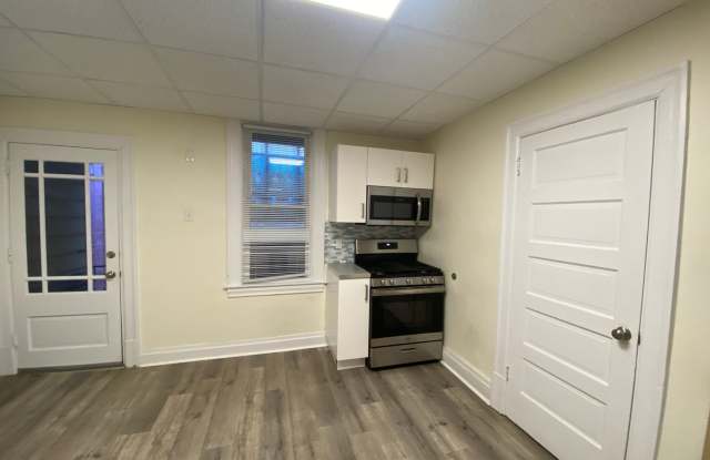 3BR house with fenced backyard! Gallery 3