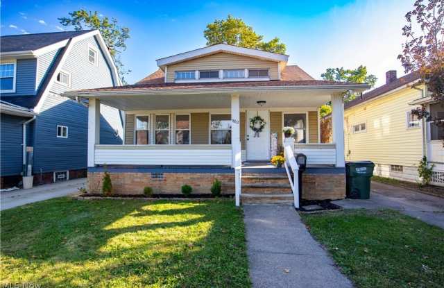9812 Robinson Avenue Gallery 1