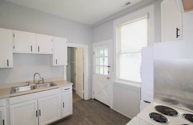 Coming Soon – Fully Renovated 2 Bed / 1 Bath Apartment in Elkton photos photos