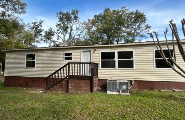 Country Living in the City - 113 Garrison Street, Gaffney, SC 29340