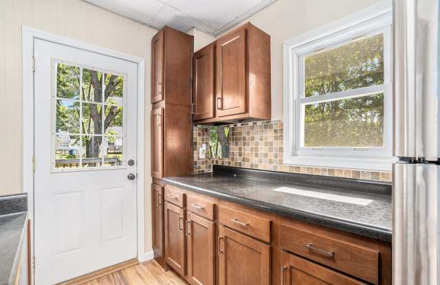 $1399 Eastwood 2-Bed/1-Bath Ranch, Basement, Large, Fenced yard - Ask about our no security deposit option! Gallery 4