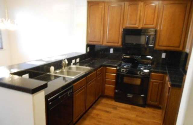 Gorgeous Turn Key Corner Condo In The Heart Of Natomas! Gallery 3
