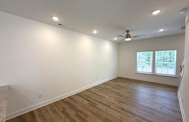 2 Bedroom Townhome in Matthews! Gallery 3