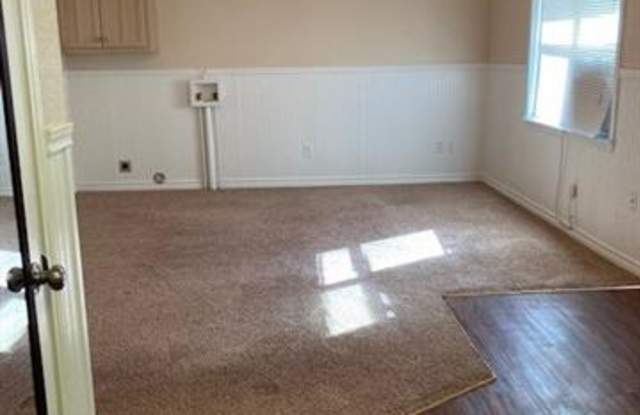 402 Uhl Gallery 3
