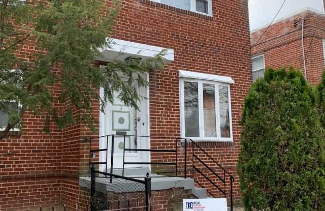 Bright and Warm 3 bed with Update Kitchen and Baths - 637 Oneida Street Northeast, Washington, DC 20011