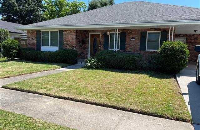 3817 COURTLAND Drive Gallery 2