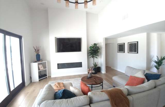 53130 Garza Court Gallery 2