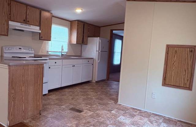 2 Bed 2 Bath Mobile Home in Rockwell Village - 515 Edison Court, Clark County, KY 40391