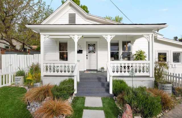Charming Victorian cottage with Airstream office near Downtown Ashland! photos photos Charming Victorian cottage with Airstream office near Downtown Ashland! photos photos