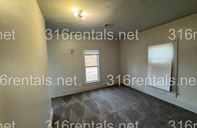 $1095 - 4 bed 2 bath - Single Family Home - NEWLY RENOVATED photos photos