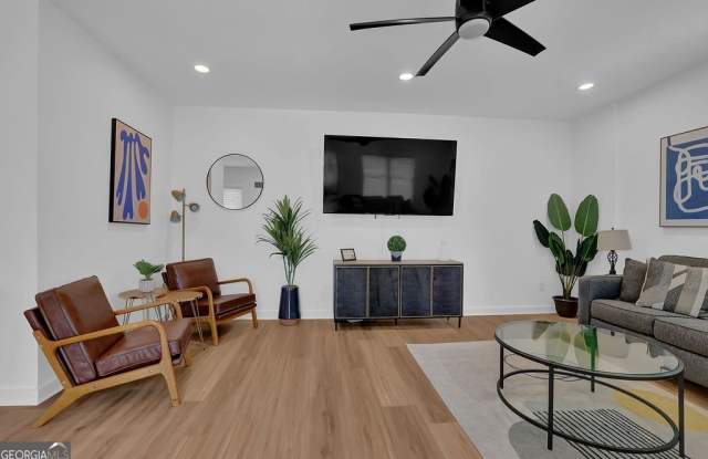 438 Hamilton E Holmes Drive NW Gallery 3
