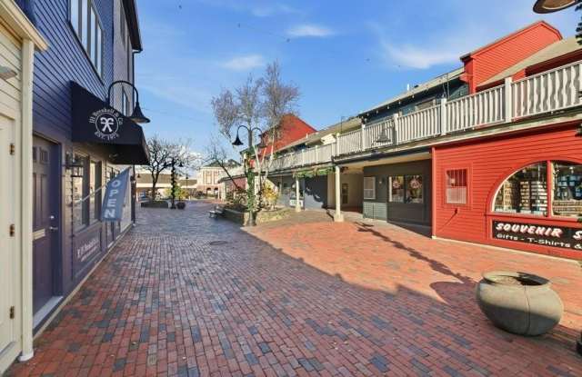 214 Goddard Row Gallery 1