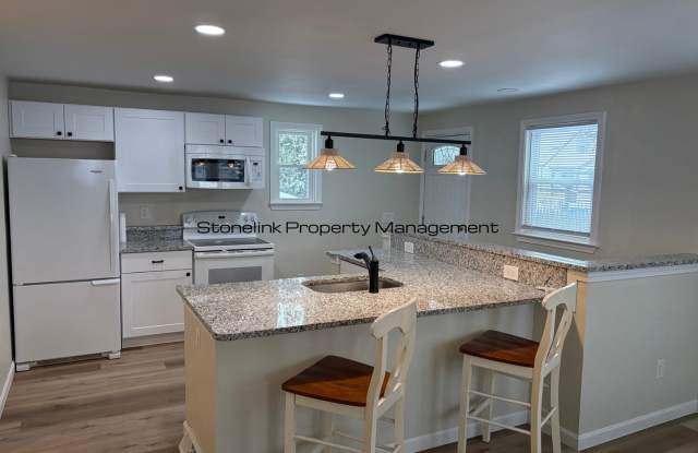 Fully Renovated Cottage For Rent in Riverside! photos photos