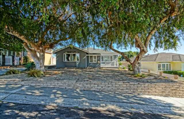 Updated, Bright & Airy 3BR2BA Home + Detached Bonus Room on Spacious Lot w/ Large Front Yard, Huge Rear Yard, Detached Garage w/ Bonus Room & Large Driveway Close to Schools, Shopping, Restaurants, Easy Freeway Acces & 5 Mins to Beach! Gallery 3