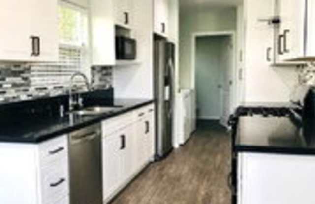 8620 Melvil Street Gallery 4