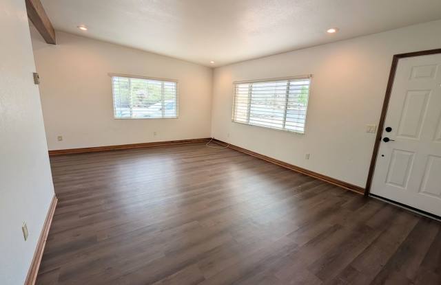 Darling Bungalow with New Flooring! photos photos