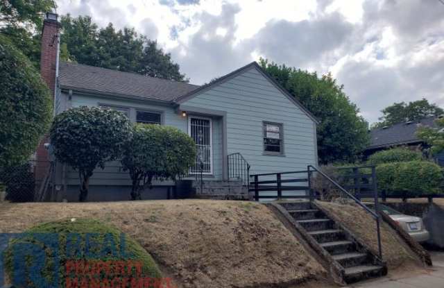924 NE Holman St - 924 Northeast Holman Street, Portland, OR 97211