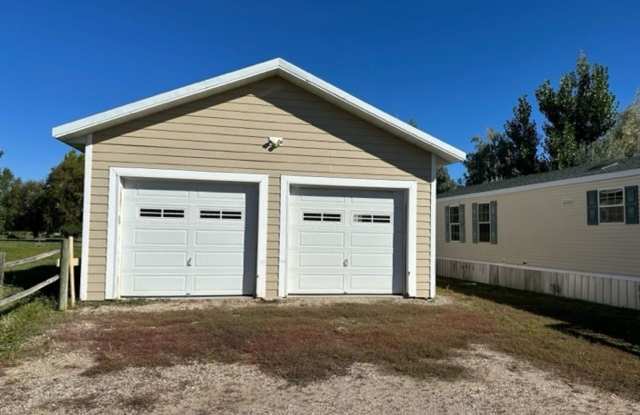 2 bed, 2 bath, detached heated shop, great views - 53 Sherri View Drive, Sheridan County, WY 82801