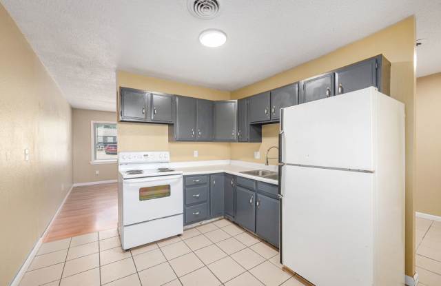 Beautiful 2BR/1BA Duplex in Independence! Gallery 4