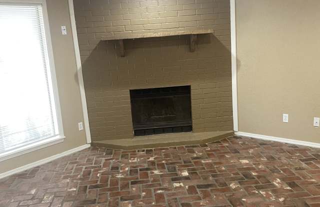 1332 Eastgate Drive - 1 Gallery 4