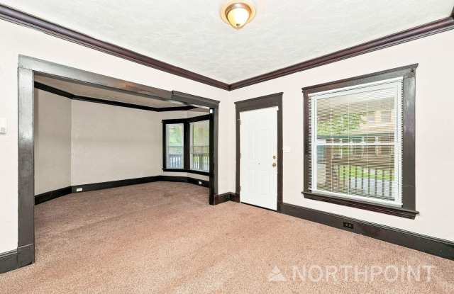 Single Family- 4 bedrooms- large front porch Gallery 3