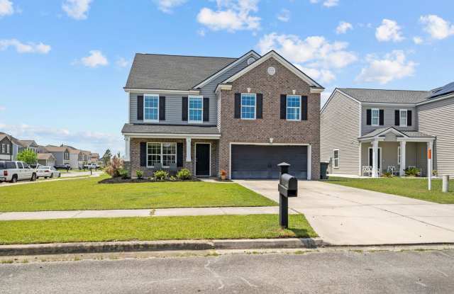 Spacious 5-Bedroom Home Near Fort Stewart with Fenced Yard & Patio photos photos
