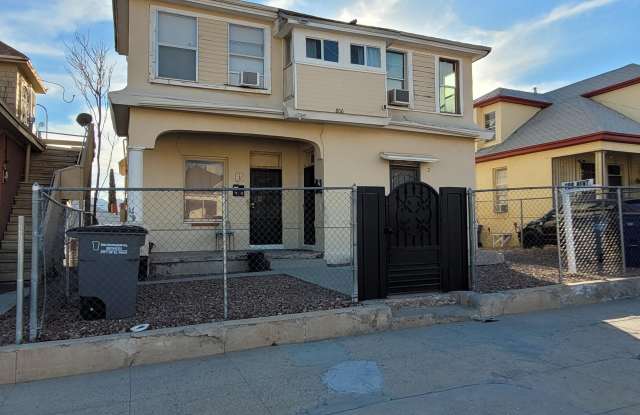 806 MUNDY Drive unit: 4 photos photos