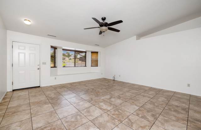 4901 North Reavis Drive Gallery 4